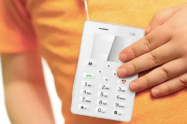 Card Mini Phone i6 vs. Card Phone M5 - Who will win?